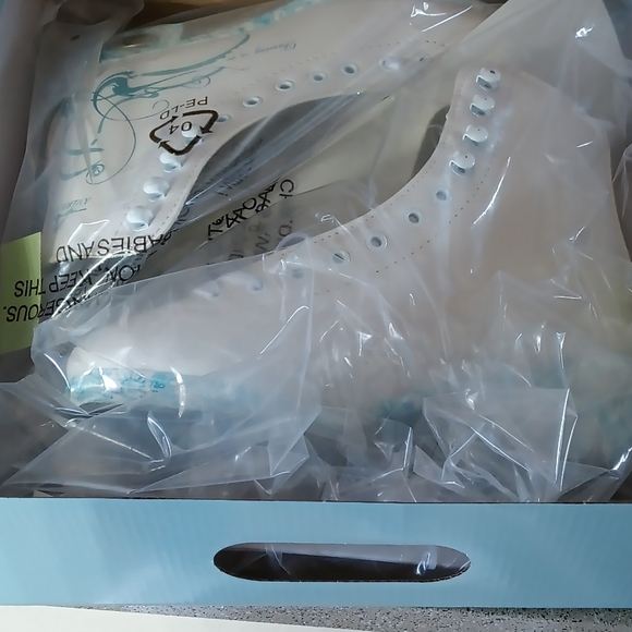 *New, in box* American Athletic women's figure skates - Picture 3 of 5
